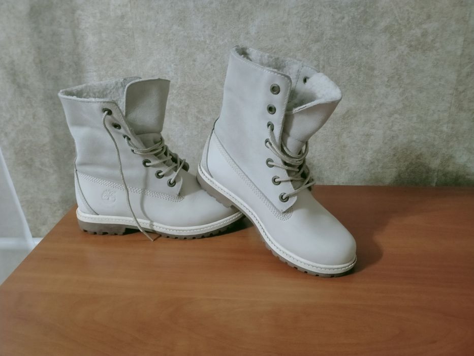 Продам ботинки Timberland оригинал в отличном состоянии.