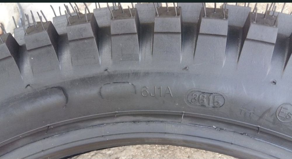 O bucată 130/4.00 80 R18 Bridgestone Mitas
