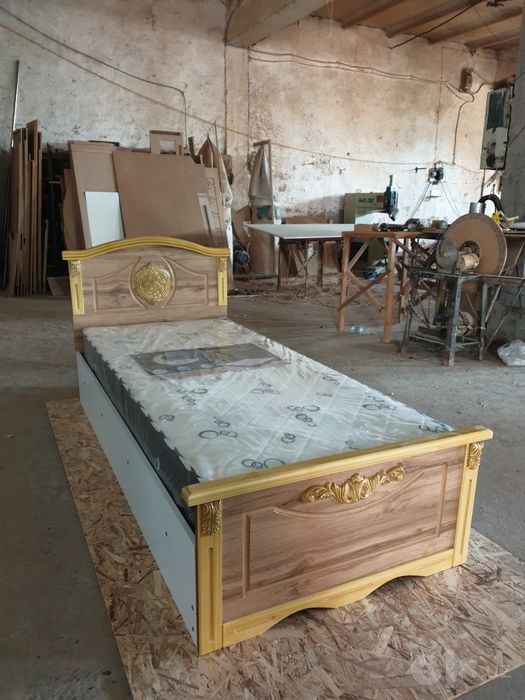 Krovat 90x200 matrasli