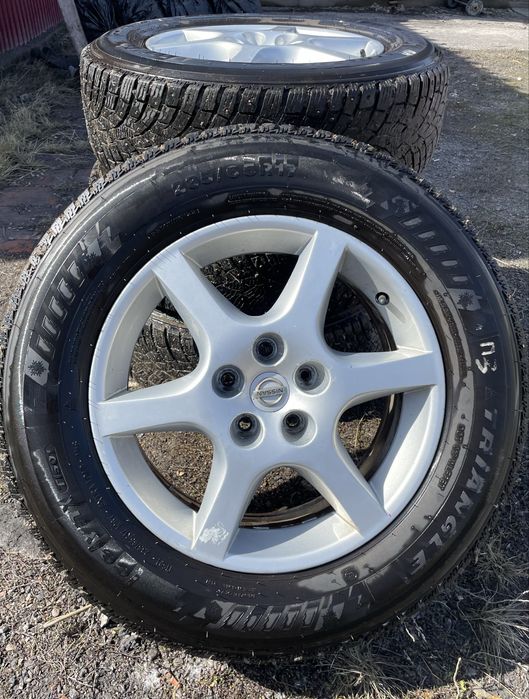 Продаю колёса 235/65/R17 (резина + диски)
