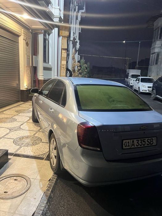 Lacetti 1.8 srochna sotiladi