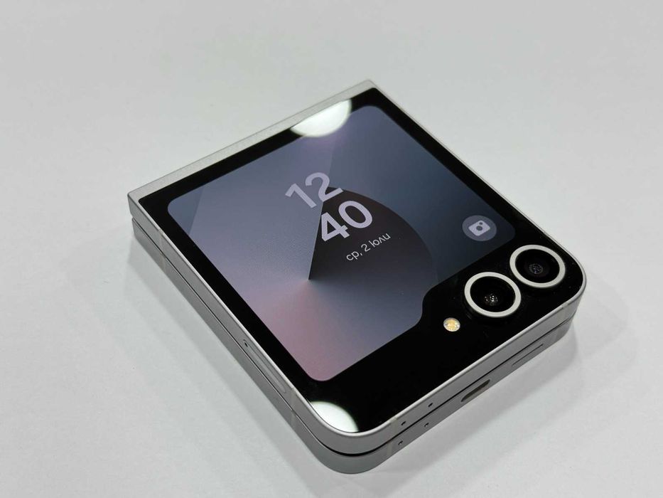 Телефон - Samsung Galaxy Z Flip6 / 256GB
