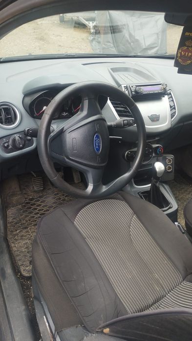 Vând Ford Fiesta