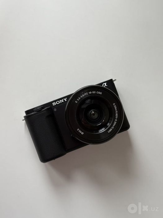 Sony ZV-E10 4K ideal с двумя штативами и ремешком