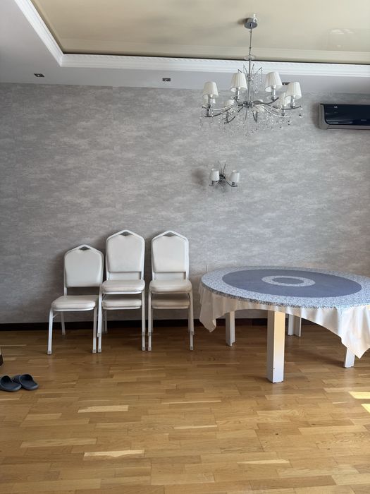 Продам круглый стол со стульями