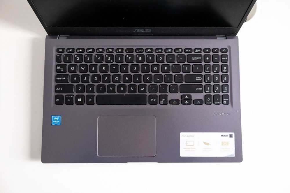Laptop Asus 15.6” 8GB RAM Windows 10 Pro
