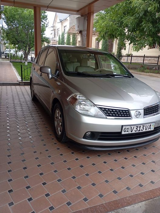 Nissan Tiida SE  Japan