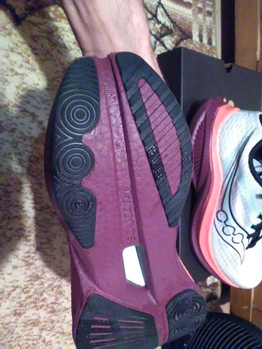 Saucony Endorphin Speed 5 номер 43 маратонки за бягане