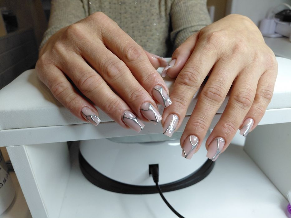 Маникюр на дому..