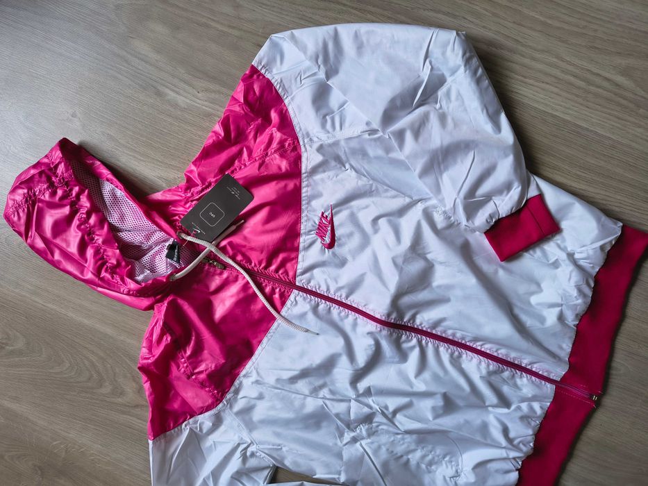 ПРОМО: Nike - Дамско шушляково яке