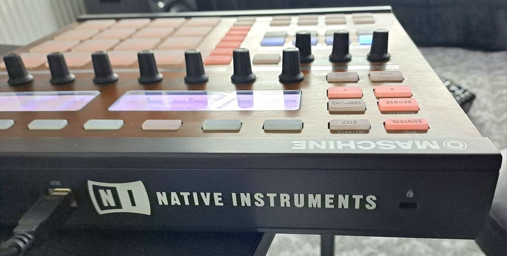 Native instruments MASCHINE MK 1,ca nou,cel mai bun din serie,made in Germany !