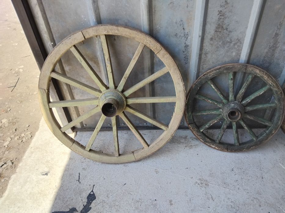 Четири броя  Дървени колела от каруца