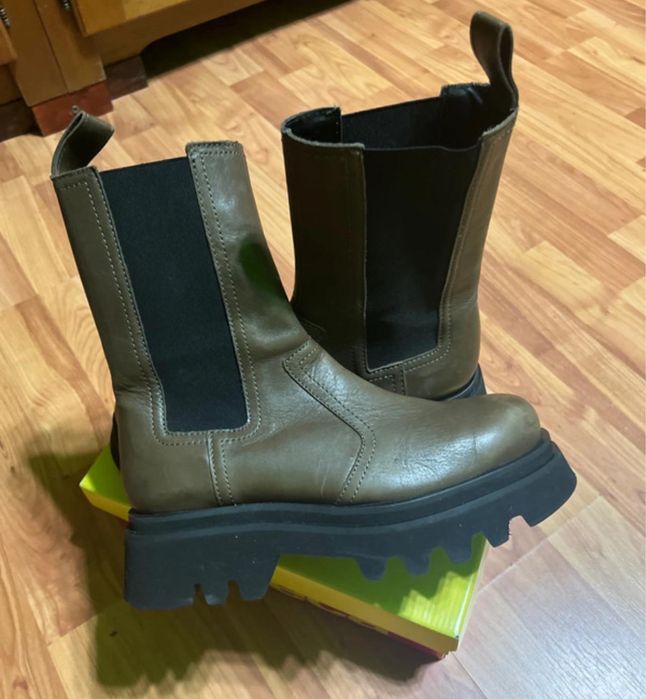 Ghete dama din piele