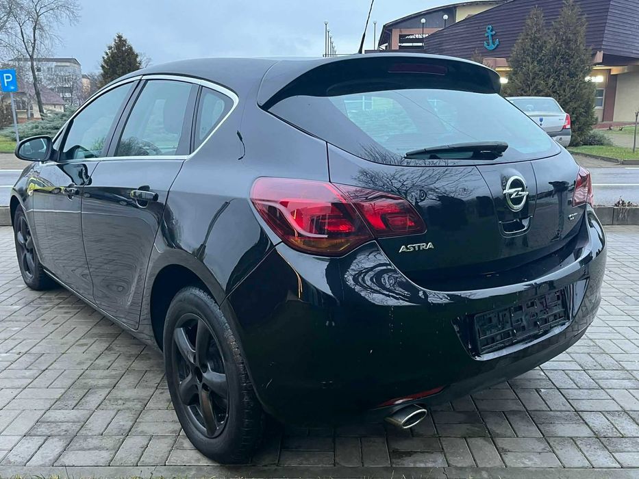 Opel astra J 2011