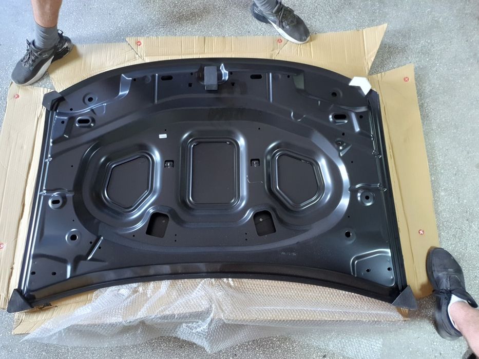 Capota si grila superioara Duster 2010 2011 2012 2013