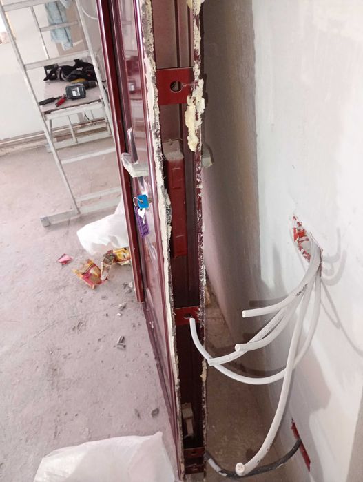 Vând ușa tabla funcțională