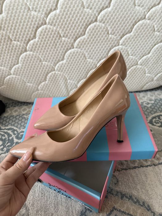 Женские туфли на каблуке