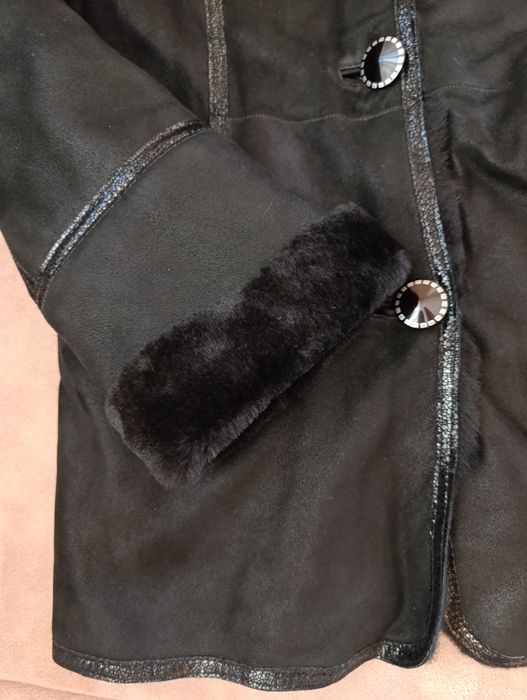 Палто от естествена кожа и сребърна лисица на качулката