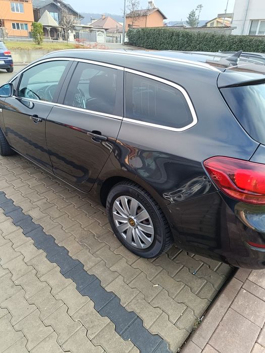 Vând/schimb cu diferență  Opel Astra J 2012