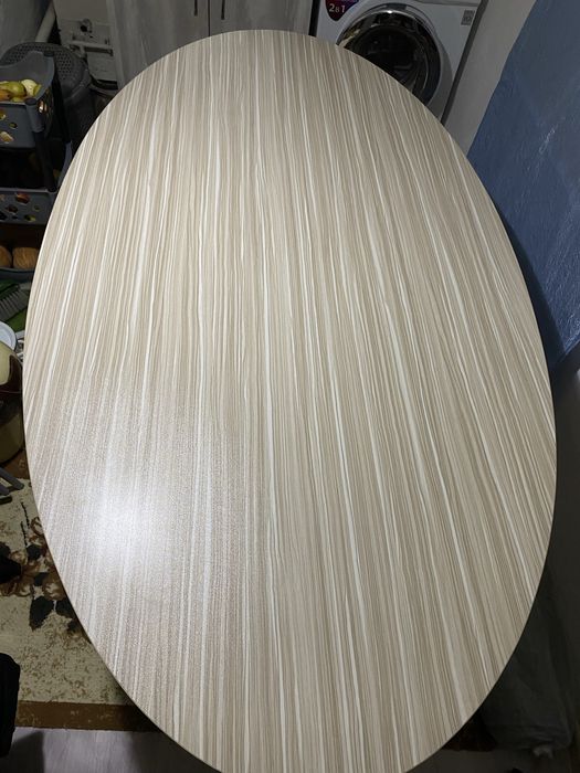 Стол овальный для дома и офиса