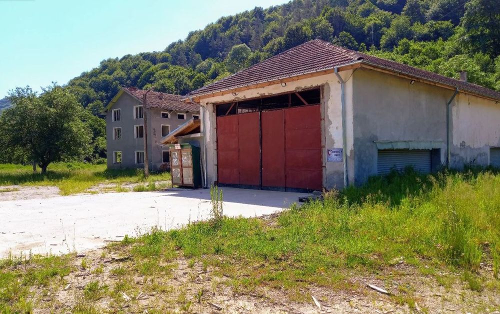 Продава се Промишлена сграда в с. Младен, Област Габрово - 883 кв.м за 195 €/кв.м - Снимка #6