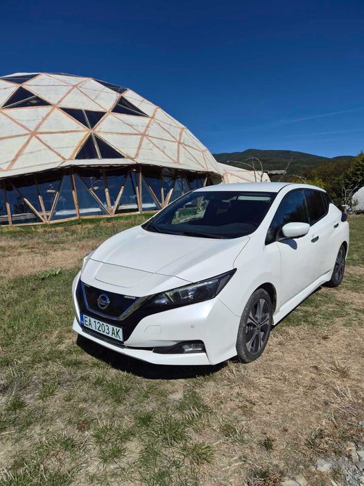 Nissan Leaf с Термопомпа, 360* камери, защити,100% бат.като новa