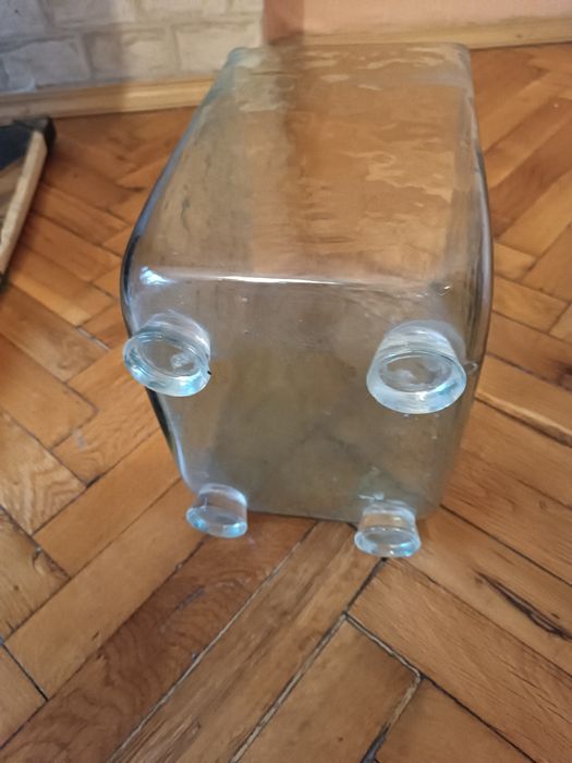 Продавам аквариум за рибки