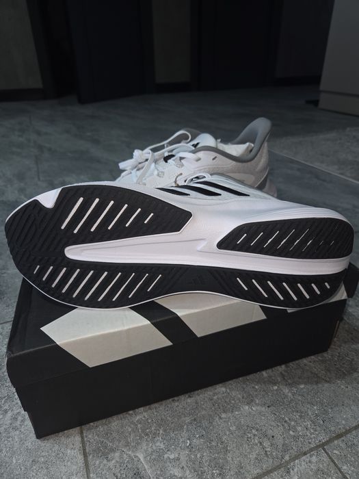 Кросовки ADIDAS оригинал размер 43.5