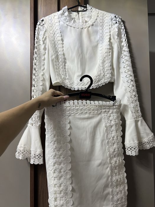 Бял сет от две части пола и блуза