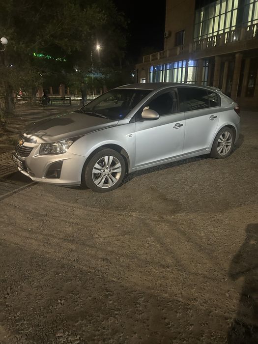Шевролет круз хэтчбек 2013 автомат. Об1.8