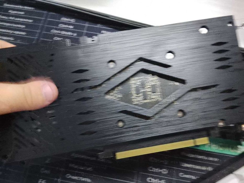 продается RTX 3050 новая, обслуженная. на 8 гб ГДДР6 видео памяти.
