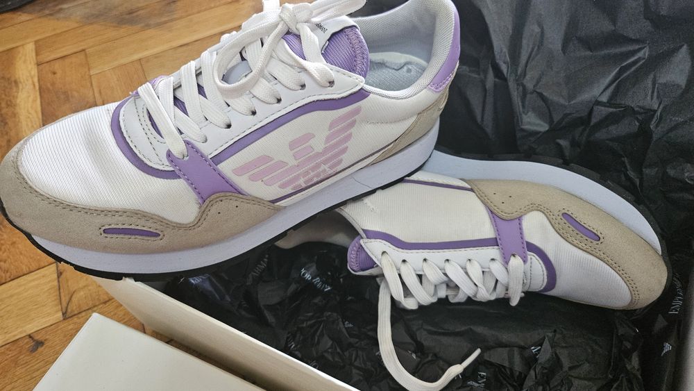 Нови сникърси Emporio Armani  номер 37 стелка  23.5см