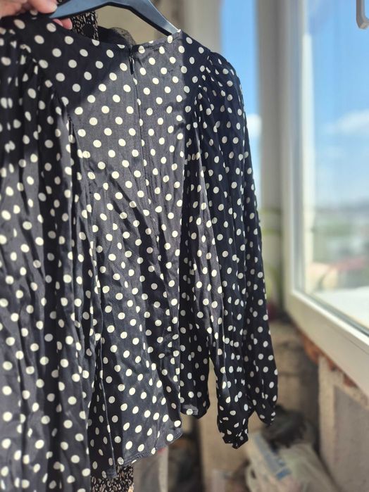 Vand bluza dama, neagra cu buline, L, Mango, cu eticheta, eleganta