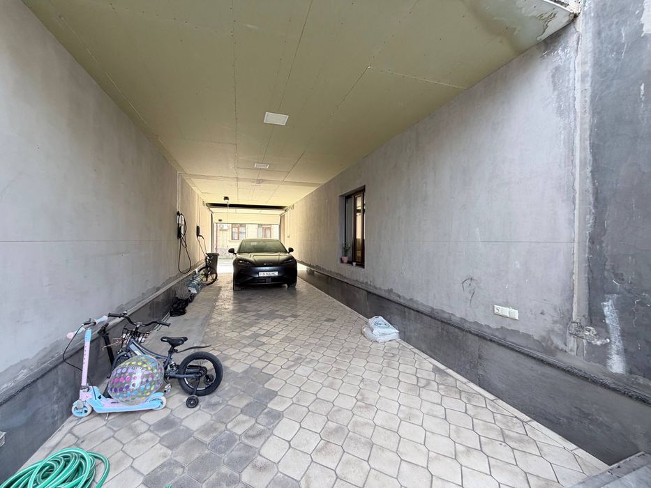 Карасу-6 ,Амир Темур Махалля Дом 3 сотки 2 этажа.Ор-р Трюфель ресторан