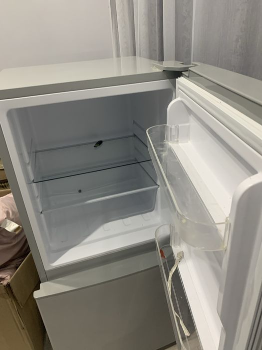 Холодиник срочно продам проста так стойт