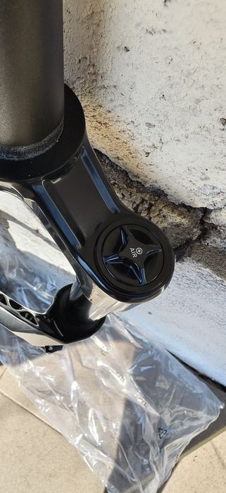 Нова Вилка RockShox Lyrik Base RC DebonAir 29" 160mm Boost 15x110mm