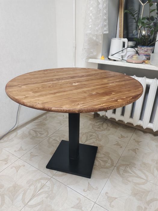 Продается круглый стол