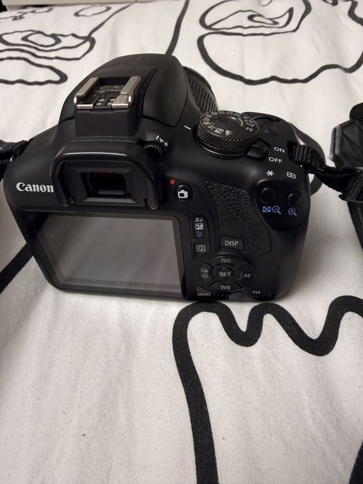 Aparat foto DSRL- Canon  EOS 2000D