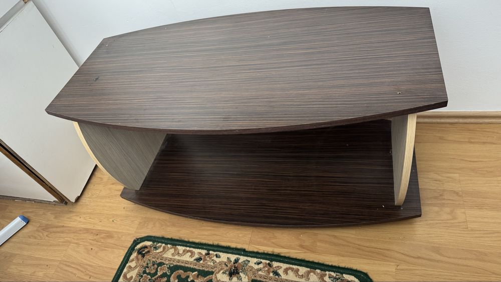 Masuta de cafea cu roti