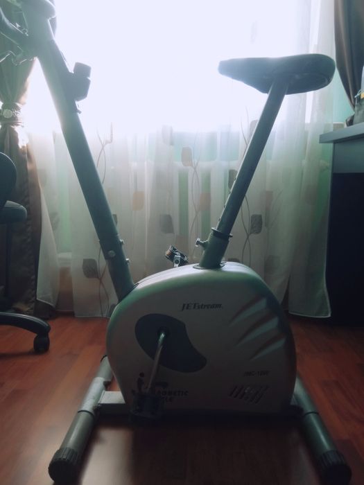 Домашний велотренажёр