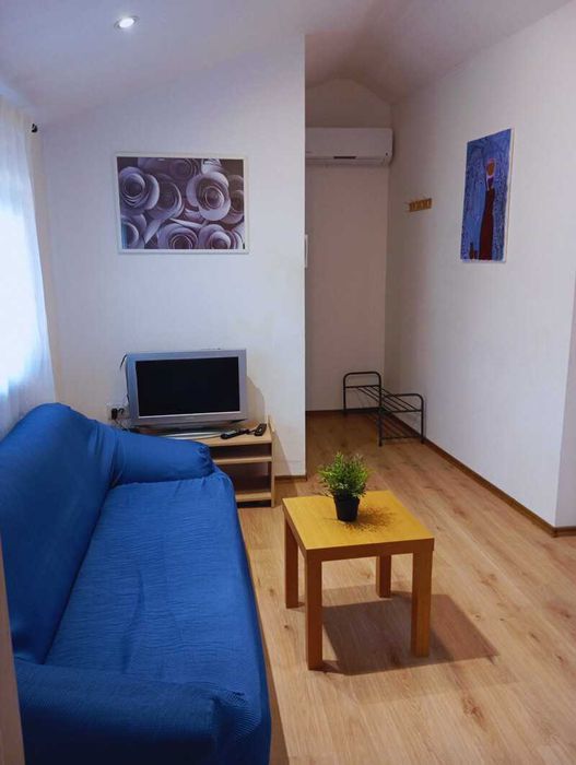 Дава се под наем Тристаен апартамент в София, Център - 60 кв.м за 714 € - Снимка #1