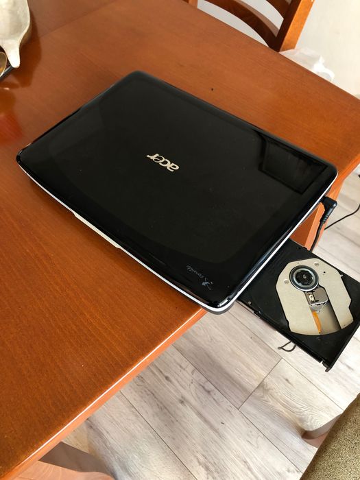 Продавам лаптоп ACER