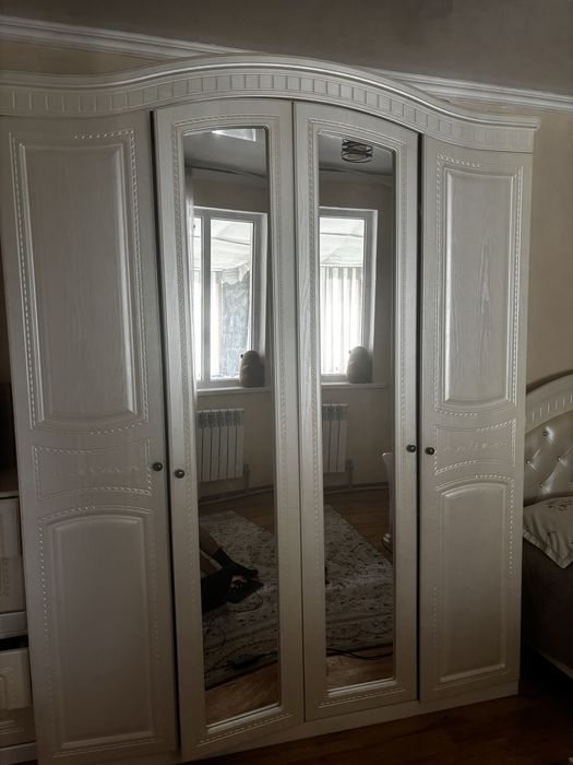 Мебель  продается в хорошем состояний .