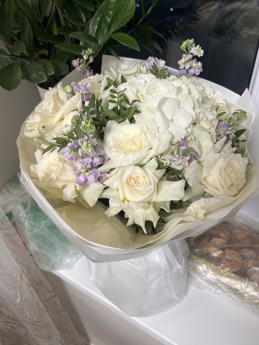 Продам цветы вчерашние остались три букета