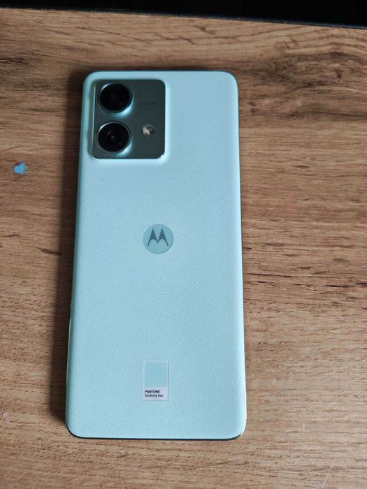 Продавам Motorola edge 40 neo 12/256 в отлично състояние