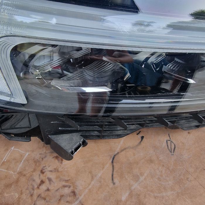 Volvo XC60 2021 ляв и десен фар