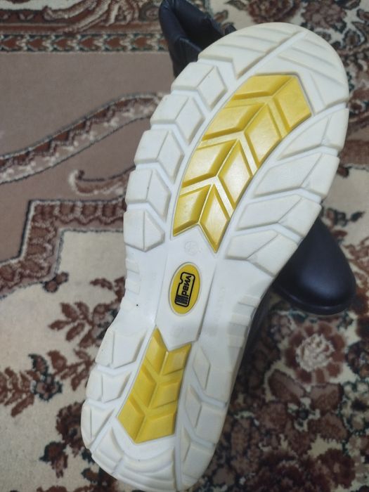 Продам спец ботинки мужские