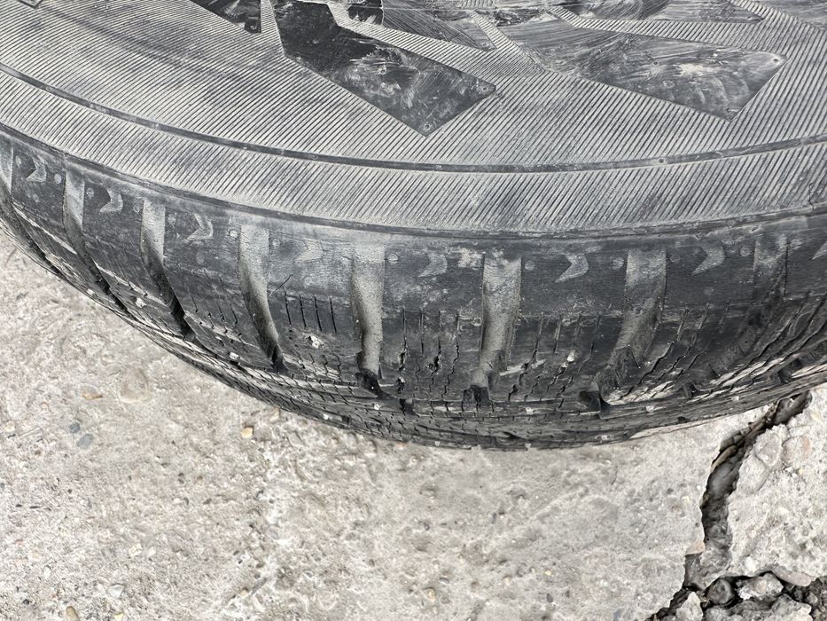 Шины шипованные, б/у, размер 285/60R18