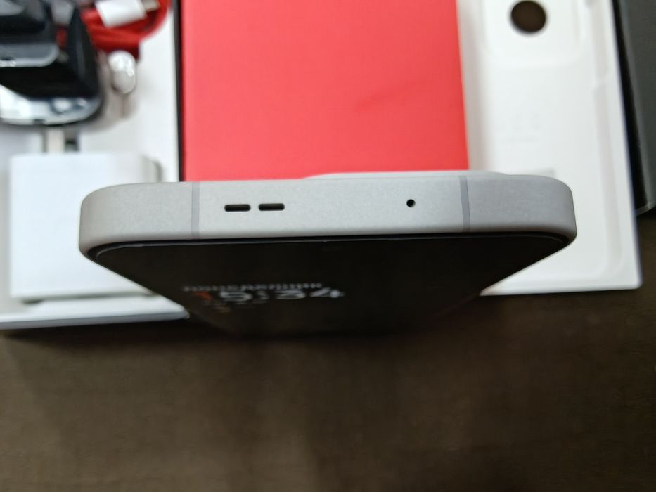 OnePlus 15 16/256 като нов