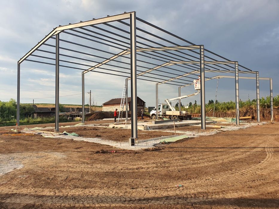 Vand hala metalica 12X35 metri cu panouri sandwichi